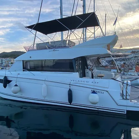 Botel Luxueux Bateau A Quai