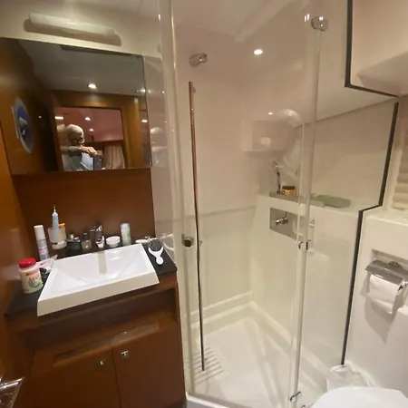 Luxueux Bateau A Quai Sari-Solenzara