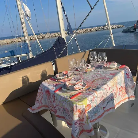 Luxueux Bateau A Quai * Sari-Solenzara